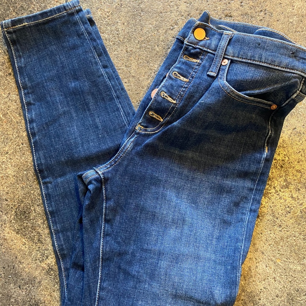Banana Republic Button Front Skinny Jeans. Approx 9” rise. Size 27. Worn once.